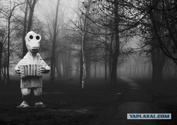 Скульптура "Маша и медведь перед лицом Апокалипсиса"