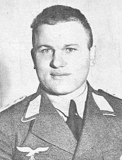 Предатель родины, герой Советского Союза. История самой глупой измены в мире.