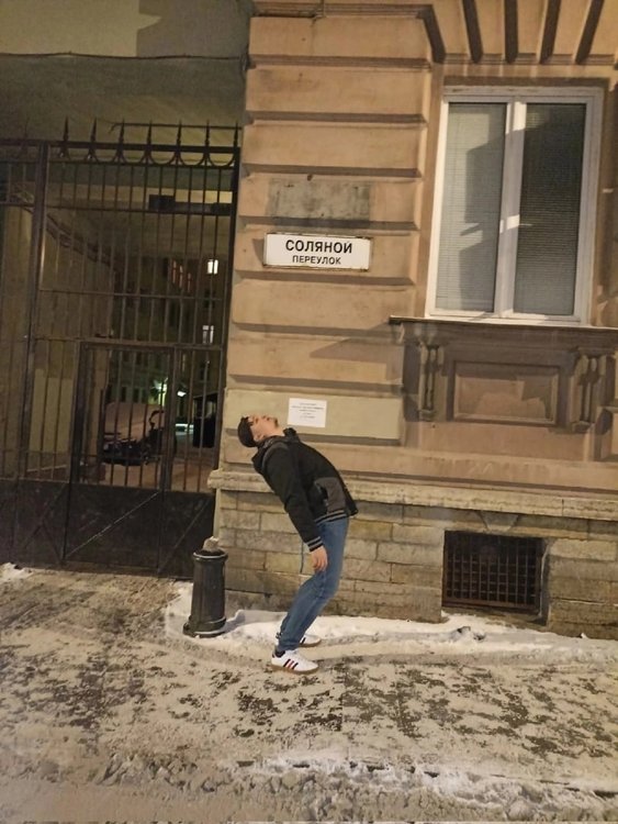Нейросеть нарисовала столицы регионов России в виде людей.