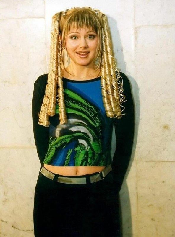 Девчата из 90-х и 00-х