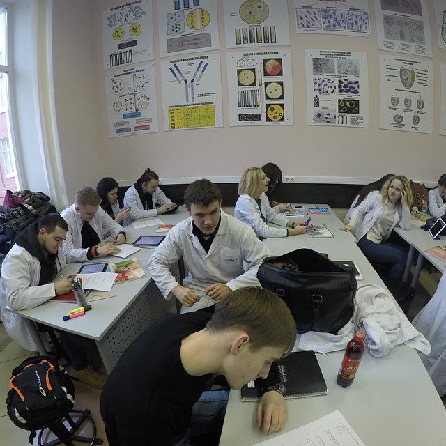Люди в белых халатах: из инстаграма медработников