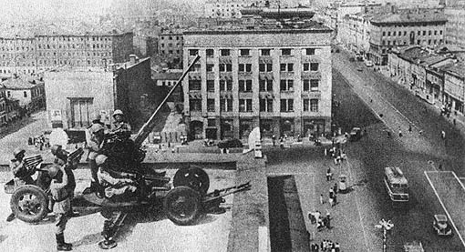 В Госдуме назвали фейком снимки ПВО на крышах бизнес-центра и Минобороны в Москве