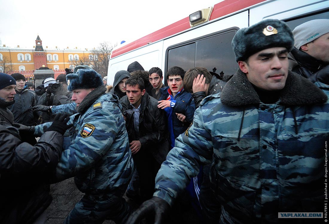 Русских бьют в москве