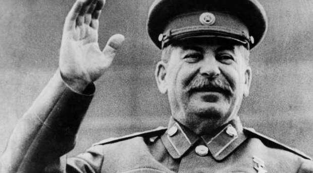 Греф призвал платить чиновникам столько, чтобы вести «не нищенскую» жизнь