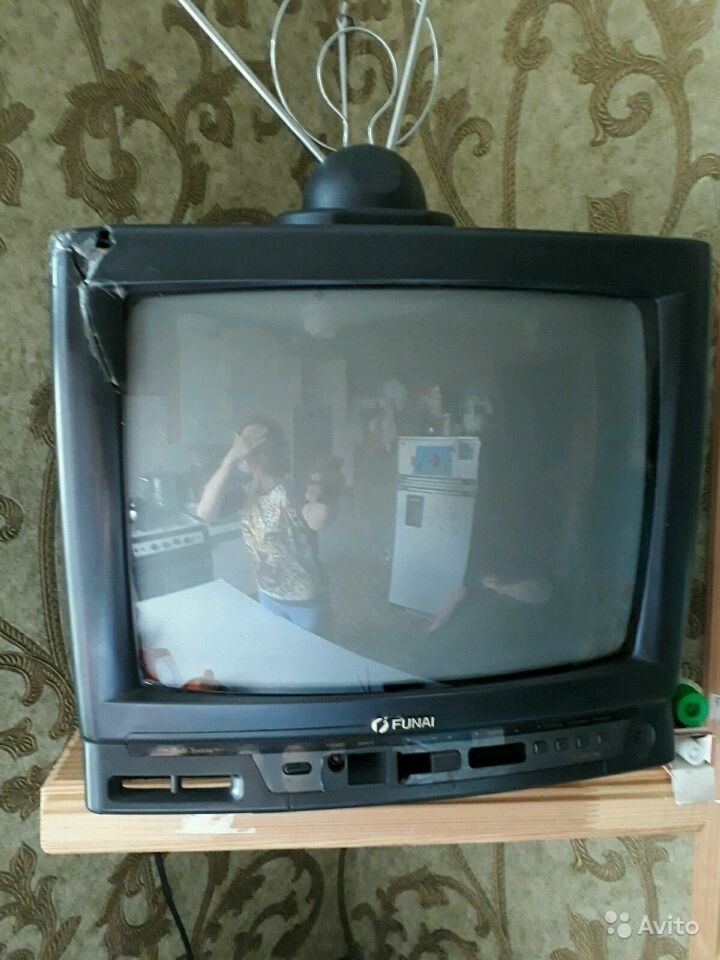Куплю телевизор старый оскол. Продам телевизор. Продается телевизор. Объявление телевизор. Продам телевизор отражение.