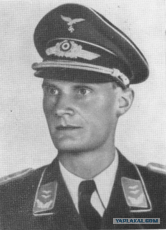 Мы - три друга, летчик и полицай, или один эпизод войны