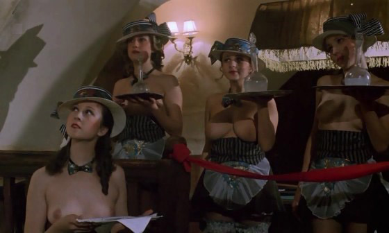 В Киеве открыли кафе с обнаженными официантами