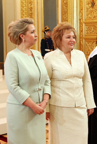 Почему спиваются богатые женщины