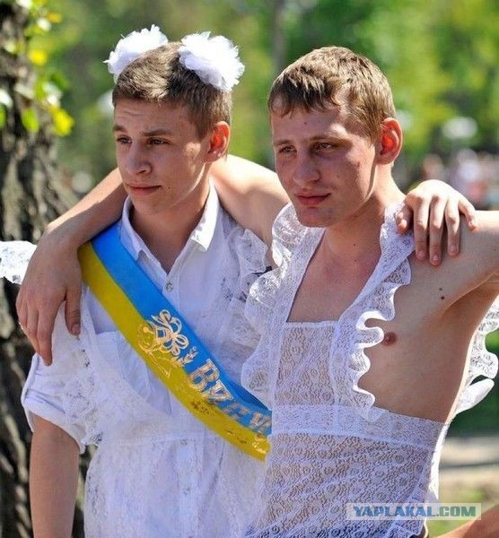 14-летняя школьница выбросилась с пятого этажа после того, как отец застал её с парнем