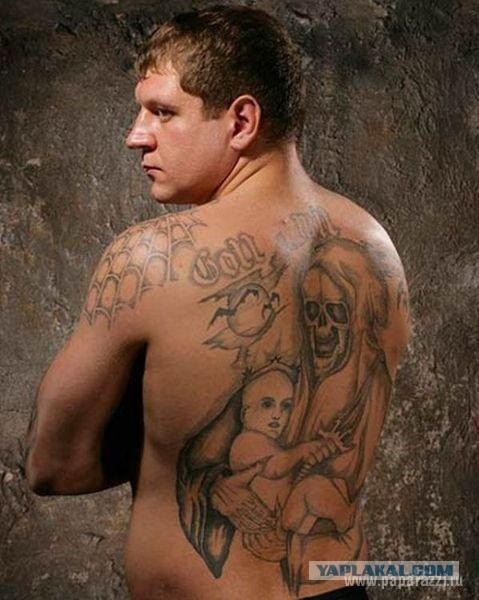 Политики демонстрируют свои татуировки