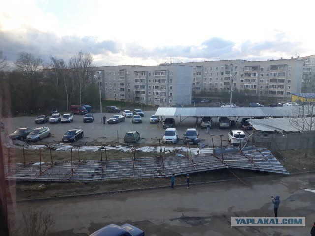 У кого чего сегодняшний ураганчик поломал?
