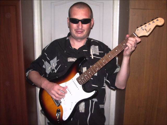 Друзья! Послушайте мою мелодию, я там не пою, за меня поет гитара...(Пашкетт)