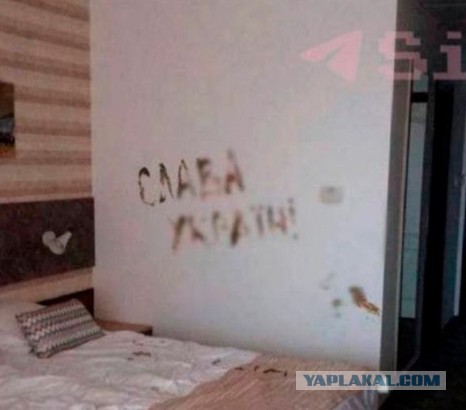 В Киеве появились стикеры с призывами отказаться от метро.