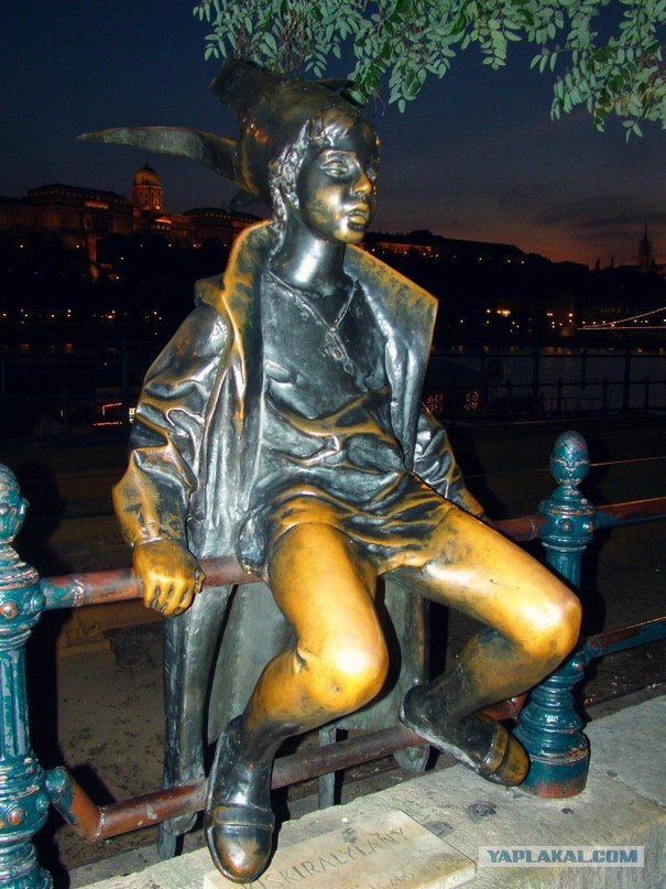 И целого мира мало!