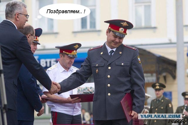 Фотожаба: Скромный милиционер