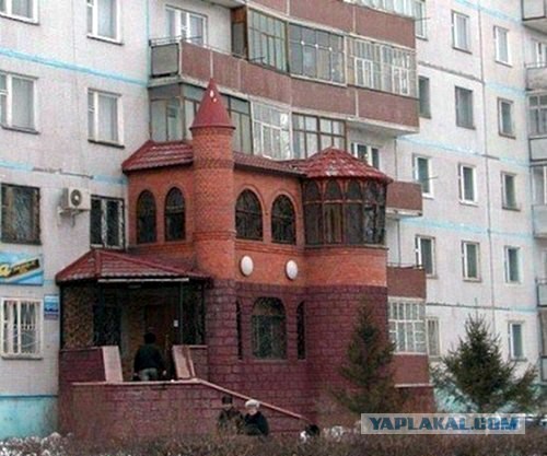 Персональный вход в квартиру на втором этаже