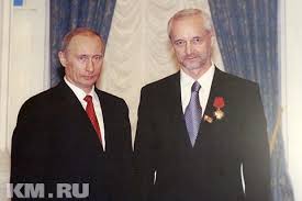 Кэмерон наконец-то признался, зачем убил Ди Каприо в "Титанике"