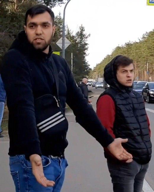 На Колтушском шоссе под Всеволожском (Ленобласть) лихач сбил на пешеходном переходе маму с тремя детьми