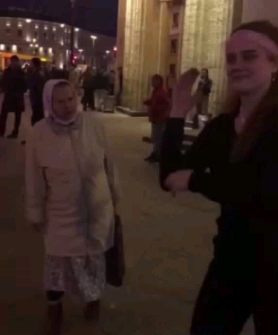 Баб@ с овуляцией спустилась в метро