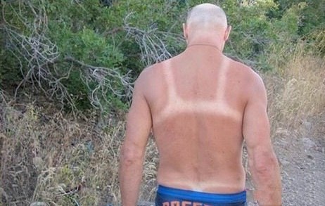 Загар хорошо лёг, ровненький такой