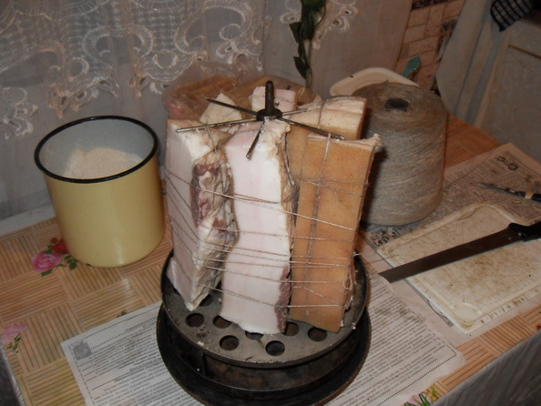 Холодает, пора нагуливать жирок. Солю сало