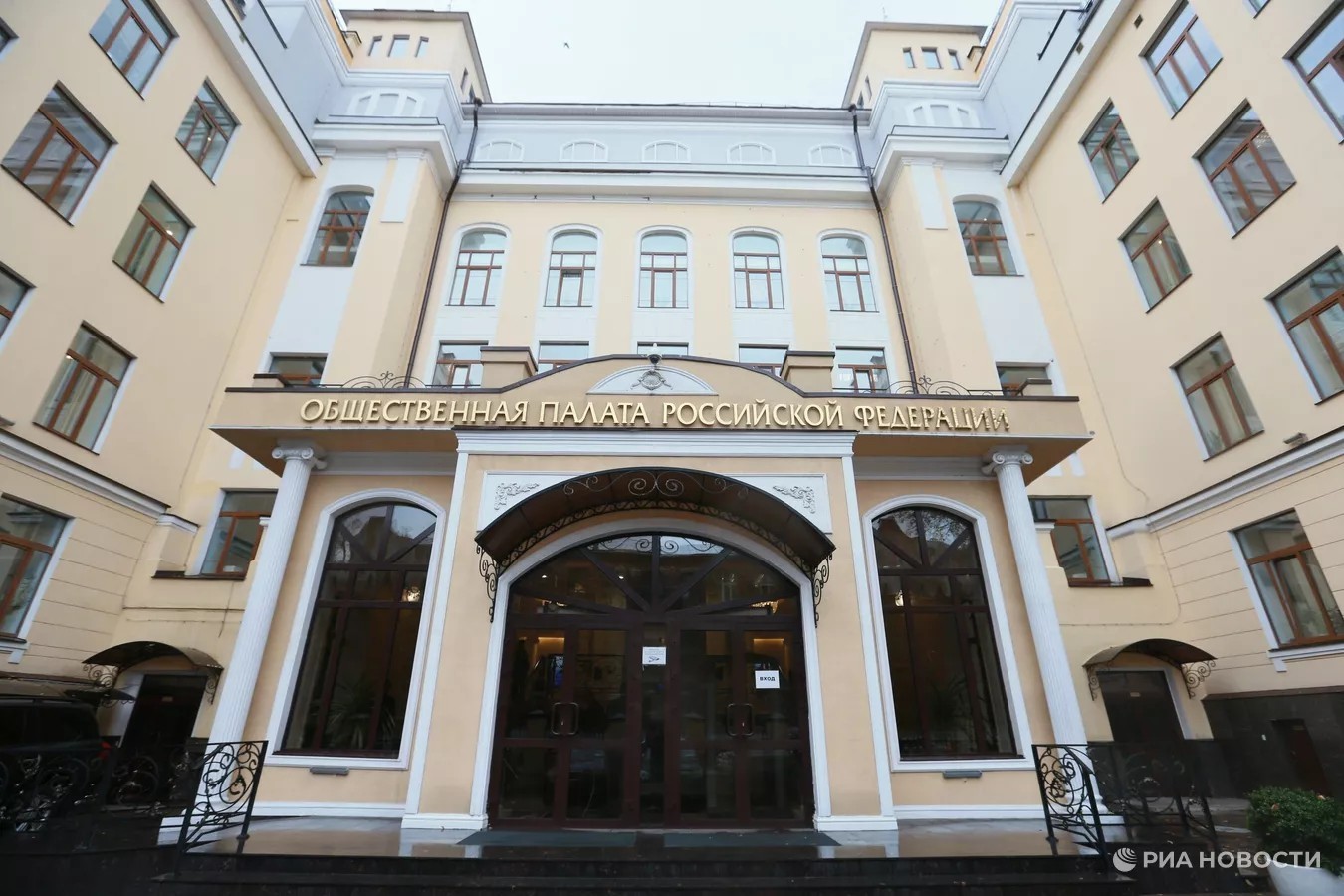 Россиян предупредили о штрафе за уборку квартиры в вечернее время