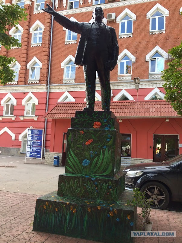 Памятники Ленину
