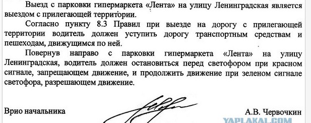 Как должен поступить водитель синего авто?