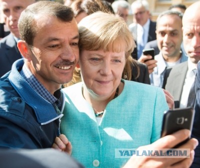 Германия прощается с беженцами читая Майн кампф