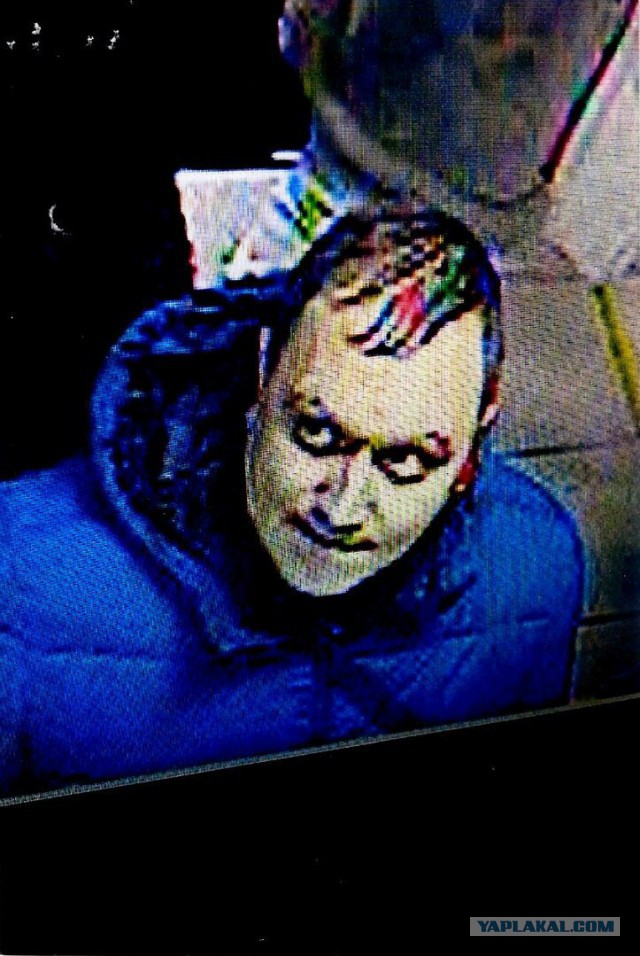 В Омске ищут мужчину, которому случайно выдали в банке 137 тысяч