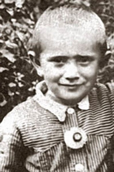 15 неожиданных фото отечественных знаменитостей, на которых их сложно узнать