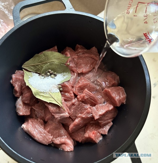 Тушёнка (?) с макаронами