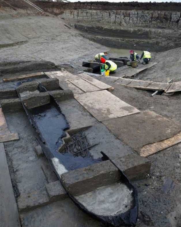 Археологи обнаружили флот из восьми древних лодок