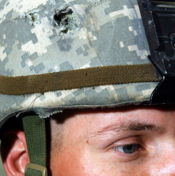 Как каски спасают солдатские жизни