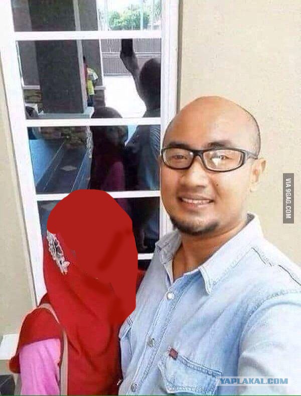 Что-то на этом фото настораживает...