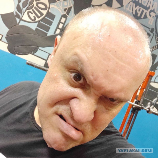 "Я лысый, бородатый, брутальный дядька..."