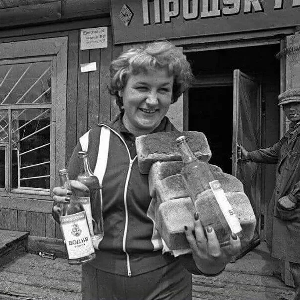 Шопинг по-советски: что продавали в куйбышевских магазинах 70 лет назад