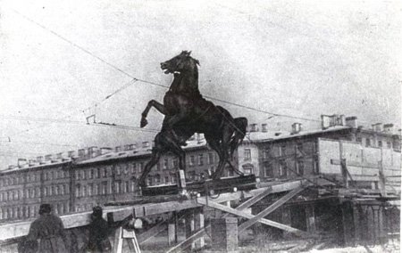 Военный Ленинград: адреса жизни и смерти