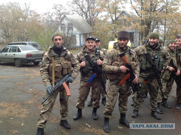У станции метро «Октябрьское поле» собралось более 100 националистов