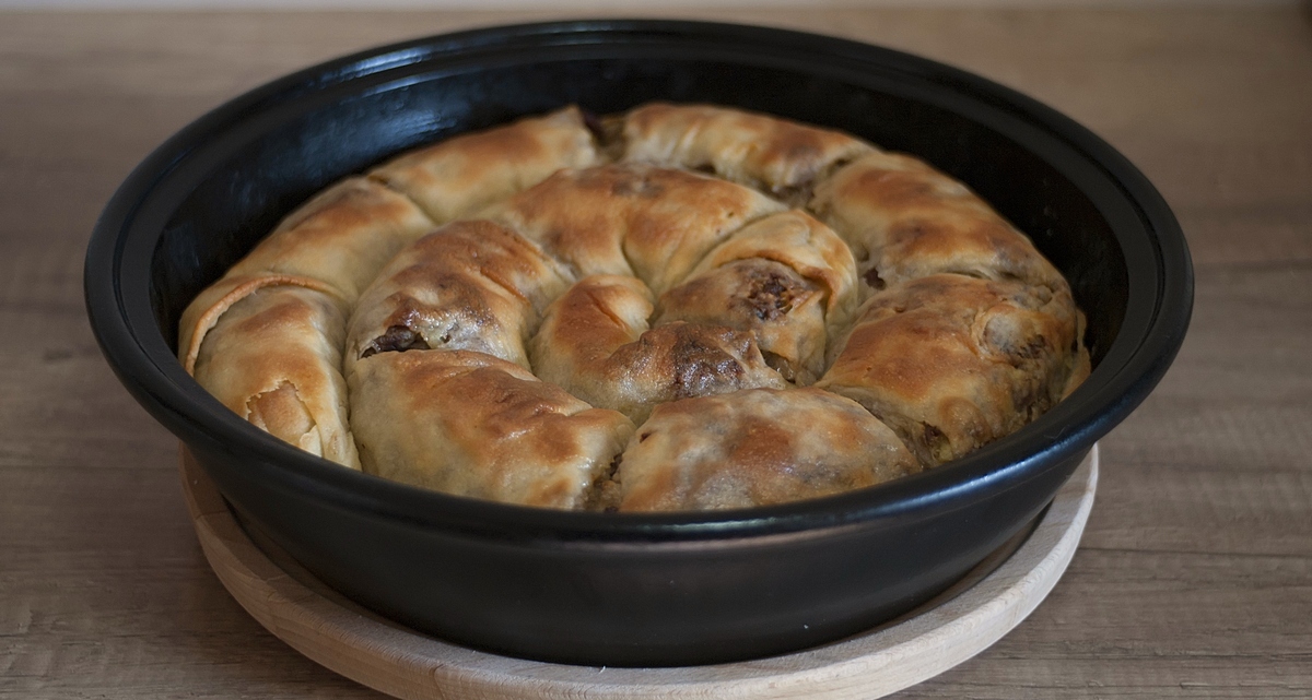 Бурма блюдо крымских татар. Бурма татарская. Пирог крымских татар бурма. Сарбурма. Бурма блюдо крымских татар.