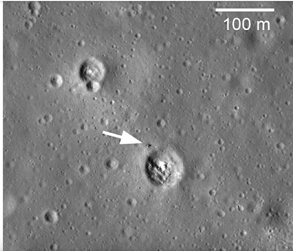 Китайцы заподозрили США во лжи с высадкой на Луне из-за скафандров NASA