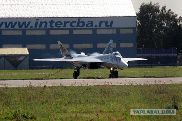 Су-57 показал высший пилотаж на выставке "AirShow China 2024"