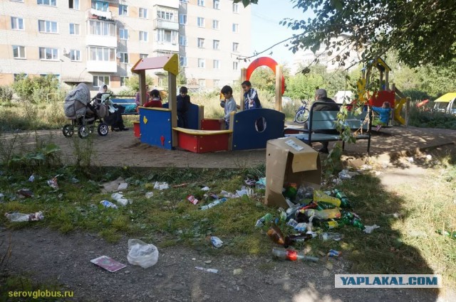 Женщина ударила ногой трёхлетнего ребенка, защищая свою собачку