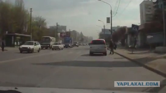 Смелые пешеходы из Воронежа.