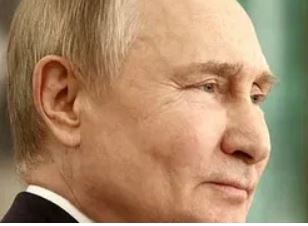 Путин выступил с новогодним обращением к россиянам на фоне военных