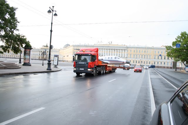 Самолет на Невском