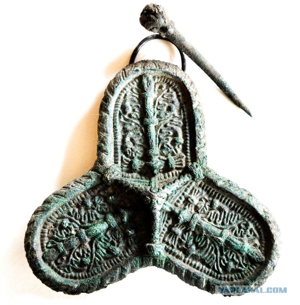 Клад эпохи викингов найден в Дании археологом любителем