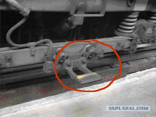 Парня толкнули под поезд в Петербурге 18+