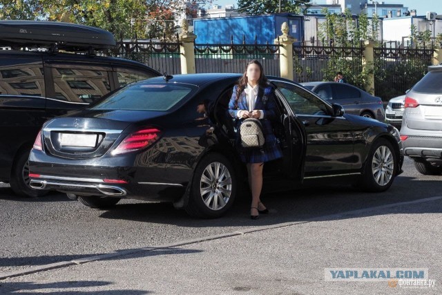 Дрифт в грязи на школьном автобусе