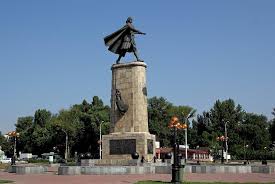 Советские монументы и уличные памятники